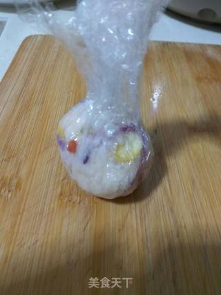 金枪鱼虾仁彩色饭团的做法步骤：15