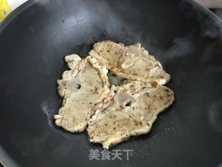 香煎黑椒羊蝴蝶排的做法步骤：6