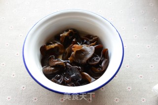 凉拌木耳金针菇的做法步骤：2