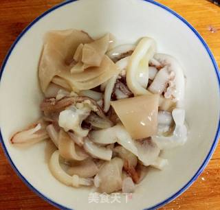 炒鱿鱼的做法步骤：2