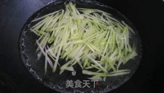 炝拌芹菜土豆丝的做法步骤：4