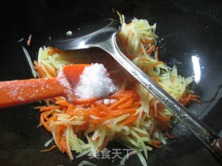 胡萝卜炒土豆的做法步骤：7