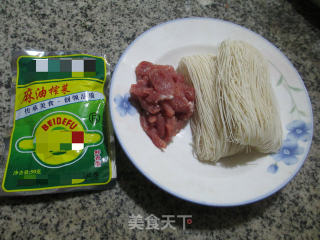 榨菜丝里脊肉线面的做法步骤：1