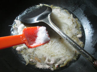 榨菜丝里脊肉线面的做法步骤：6