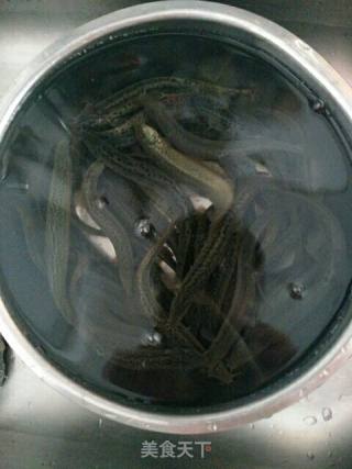 酱烧泥鳅的做法步骤：1