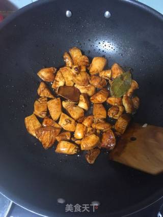 板栗烧鸡的做法步骤：5