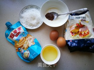 夹心巧克力奶油蛋糕的做法步骤：1