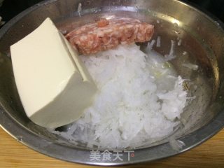 酥香萝卜丸子的做法步骤：1