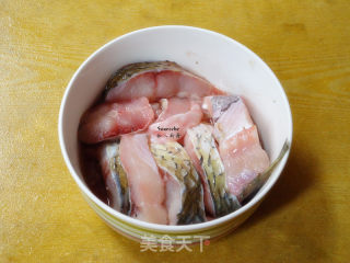 腊八豆焖鱼的做法步骤：2