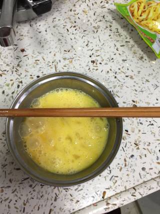 三鲜饺子的做法步骤：1