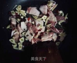 【山东】五花肉焖萝卜的做法步骤：4