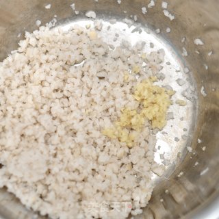 清蒸狮子头的做法步骤：1