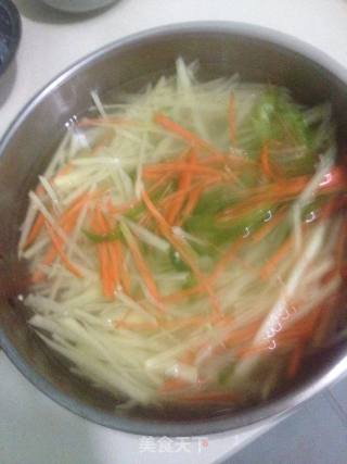 醋溜土豆丝的做法步骤：2