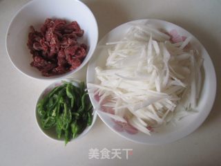 【湖北】牛肉青椒萝卜丝的做法步骤：1