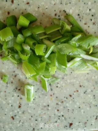 酱油炒饭~几分钟上桌的做法步骤：2