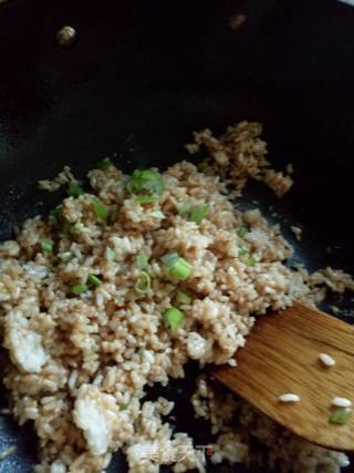 酱油炒饭~几分钟上桌的做法步骤：4