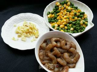 虾仁青豆玉米的做法步骤：1