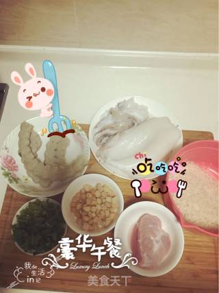 海鲜砂锅粥的做法步骤：2