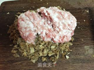 笋干肉团子的做法步骤：3