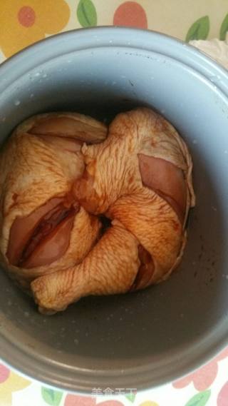 电饭锅版手撕鸡腿的做法步骤：2