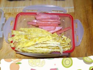 紫菜包饭的做法步骤：1