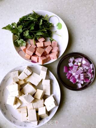 【四川】酱烧孜然豆腐的做法步骤：1