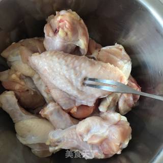 奥尔良香酥鸡翅的做法步骤：1