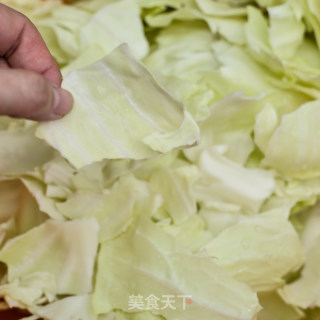 手撕包菜的做法步骤：1