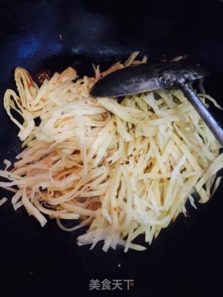 美味土豆丝肉丝炒饼????的做法步骤：7