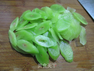 【宁波】梅豆炒莴笋的做法步骤：2