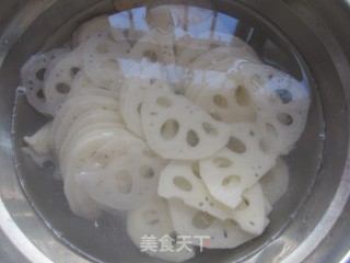 【山东】家常炒莲藕的做法步骤：1