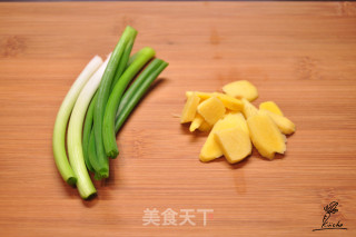 砂锅红烧肉 - 极简版的做法步骤：1