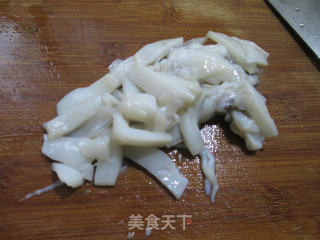 【宁波】韭菜芽虾仁炒乌贼的做法步骤：2