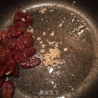 【广东】腊肠炒荷兰豆的做法步骤：4