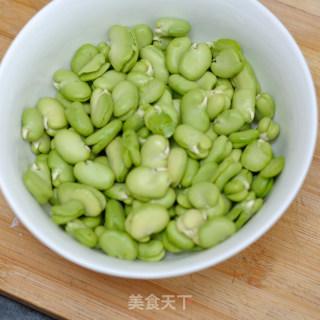 蚕豆炒蛋皮的做法步骤：1