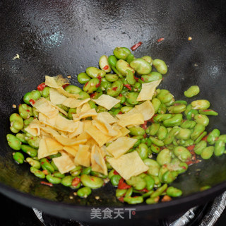 蚕豆炒蛋皮的做法步骤：7
