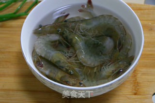 鲜虾粉丝煲的做法步骤：3