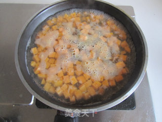 【湖北】青豆红薯炒肉丁的做法步骤：3