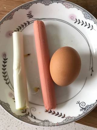 鸡蛋火腿夹馍的做法步骤：1