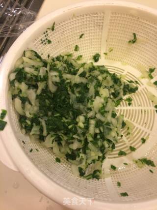 传统菜肴：腌菜花毛豆米的做法步骤：2