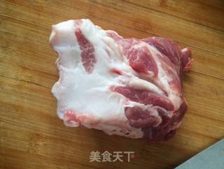 【东北】辣白菜五花肉炖菜的做法步骤：1