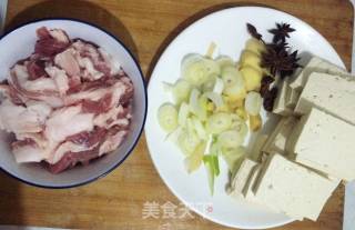 【东北】辣白菜五花肉炖菜的做法步骤：3