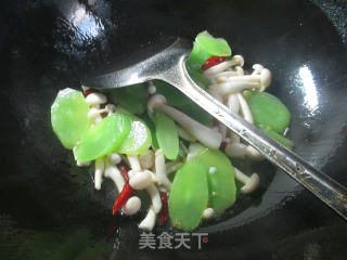 【宁波】白玉菇炒莴笋的做法步骤：6