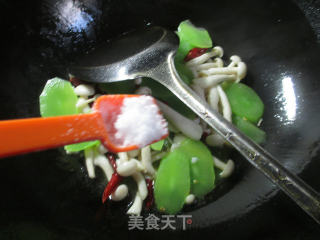 【宁波】白玉菇炒莴笋的做法步骤：7