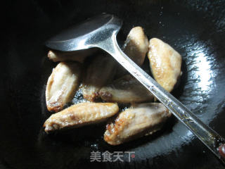 【宁波】鹌鹑蛋水笋烧中翅的做法步骤：2