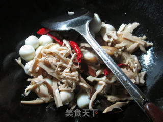 【宁波】鹌鹑蛋水笋烧中翅的做法步骤：3