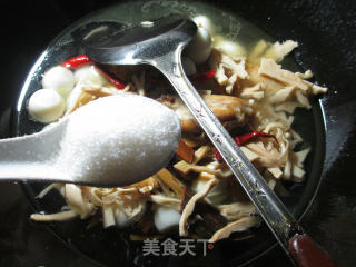 【宁波】鹌鹑蛋水笋烧中翅的做法步骤：6
