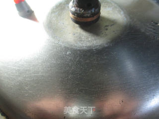 【宁波】黑木耳白菜肉骨汤的做法步骤：4