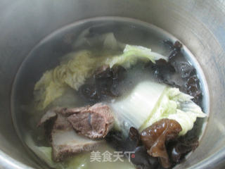 【宁波】黑木耳白菜肉骨汤的做法步骤：9