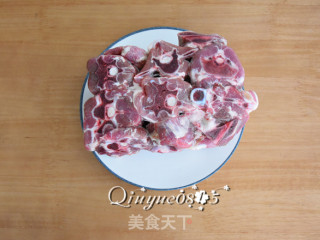 【山西】美味羊蝎子的做法步骤：1